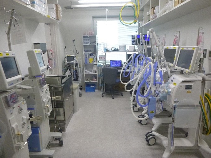 ICU内の器材室